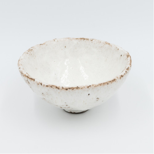 Snow in the mountains kleine Schüssel 14,5*7 cm, in Weiß mit kleinen braunen Flecken